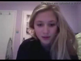 Young sexy blonde chick live on CAM